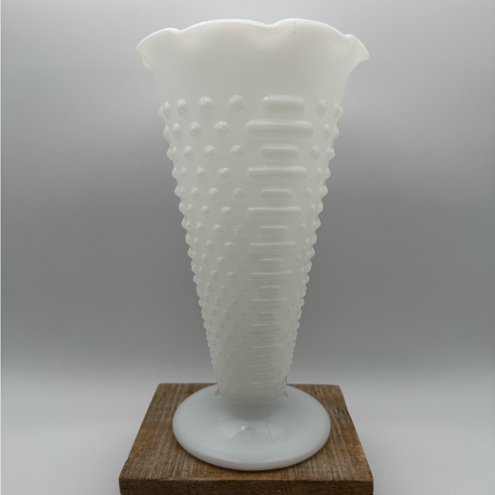 Vintage White Trumpet Vase: Scalloped Edge Hobnail Milk Glass Anchor‎ Hocking
